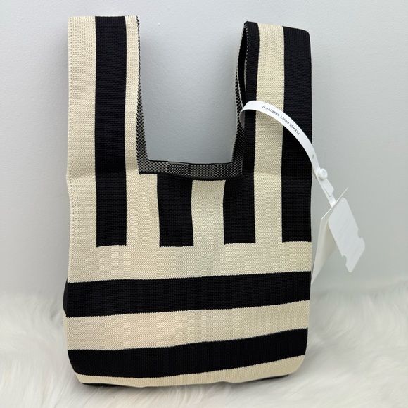 NWT Beige/Black Strips Flower Compact Stylish Essentials Handheld Bag - Picture 4 of 9